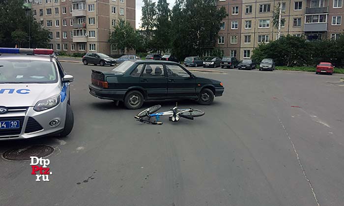 Петрозаводск, 17 августа 2017 года, 17-18. ДТП с участием несовершеннолетнего велосипедиста и легкового автомобиля ВАЗ-2115 произошло на улице Пограничная, у дома №52.